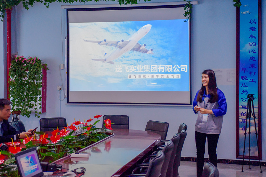 恒大地產(chǎn)領(lǐng)導(dǎo)考察送飛實業(yè)集團的留影紀念圖